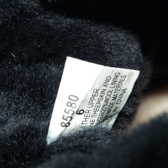 MINNETONKA  Black Leather Sheepskin Lambswool Lined Ankle Boots Size 6 - Picture 7 of 7